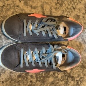 GOLDEN GOOSE SUPERSTARS- look at pristine soles!!!